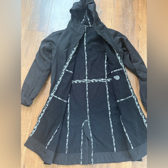 Lululemon rain coat/trench - 19” ptp - Picture 5 of 9